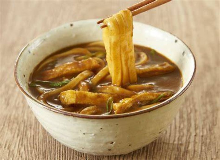 カレーうどんを短時間で合わせてつくるイメージ